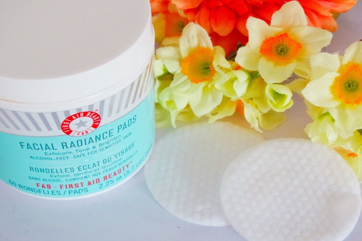 first aid beauty facial radiance pads 02